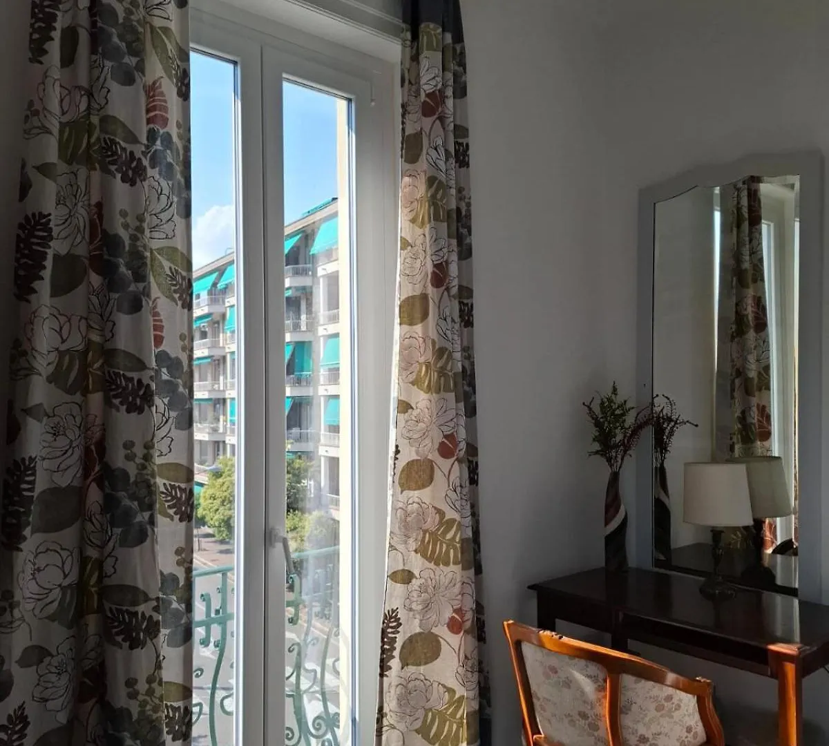 Ehemaliger Palast, Malerische Wohnung, Seeblick, Stellplatz Laveno Italien