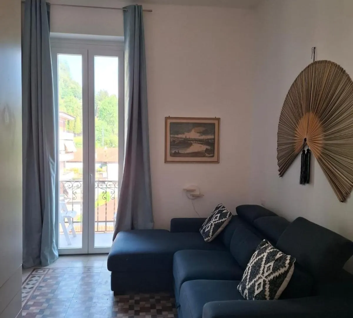 Ehemaliger Palast, Malerische Wohnung, Seeblick, Stellplatz Laveno Italien
