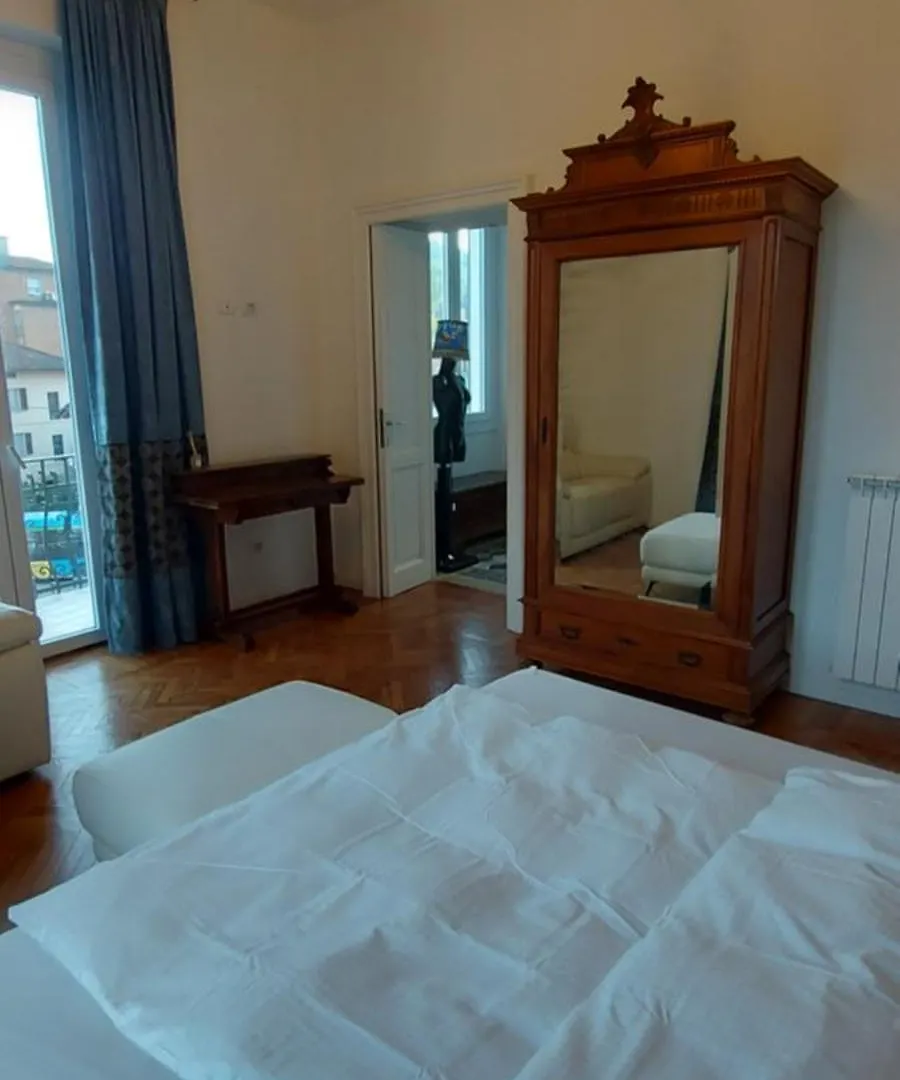 Ehemaliger Palast, Malerische Wohnung, Seeblick, Stellplatz Laveno Lejlighed